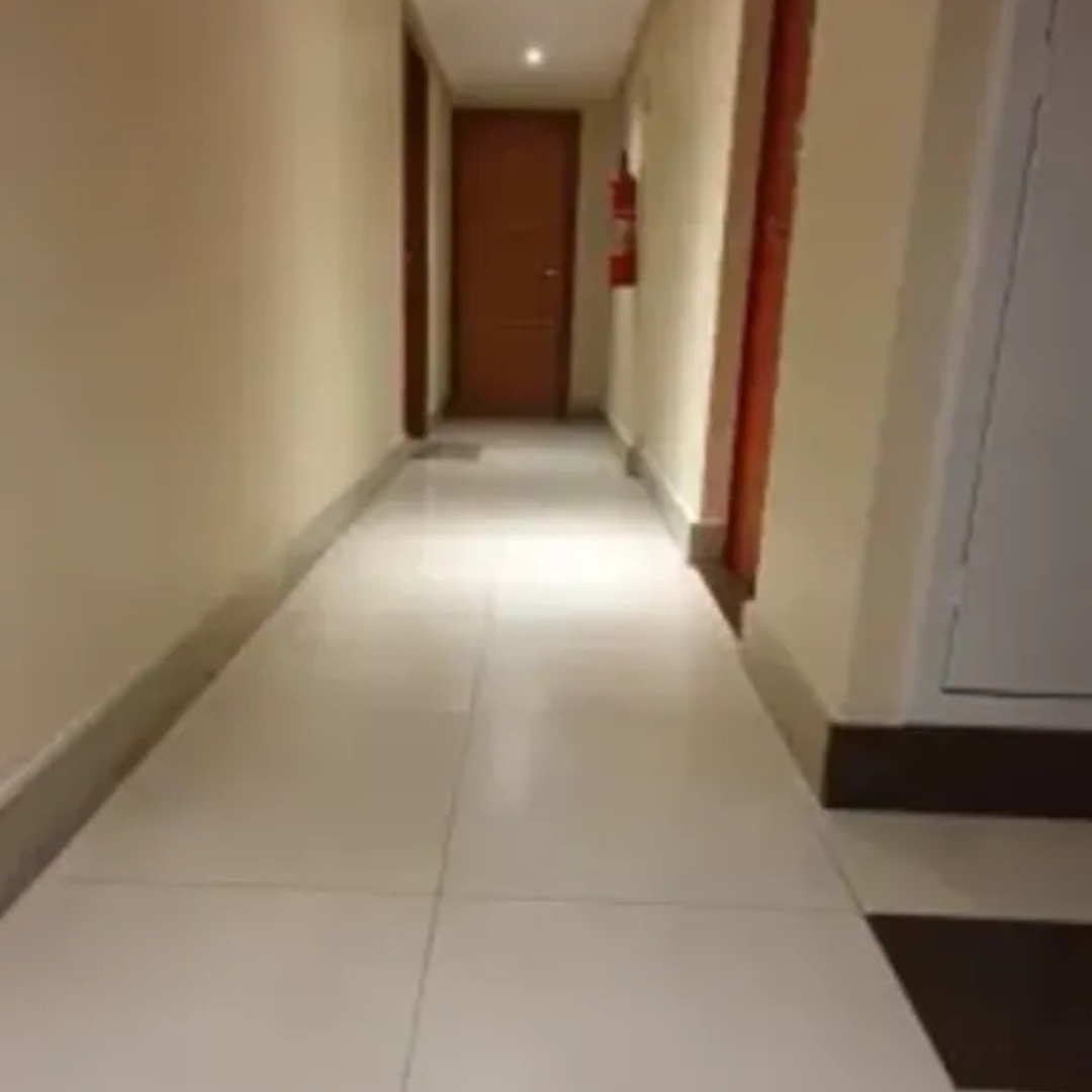 corredor dos apartamentos